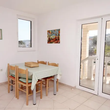 Apartments By The Sea Slatine, Ciovo - 6061 * Slatine