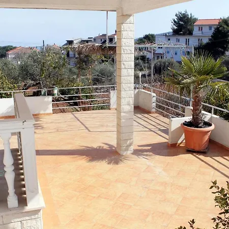 Apartment Apartments By The Sea Slatine, Ciovo - 6061 Slatine